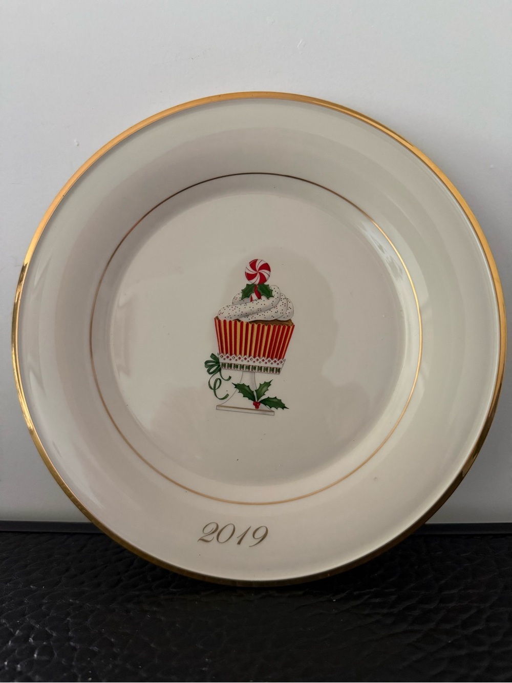 Lenox The Annual CHRISTMAS Holiday Cupcake Accent Plate 2019 9.5”